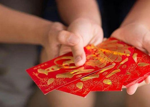 眷注员工怙恃，，，为员工怙恃设置眷注金制度